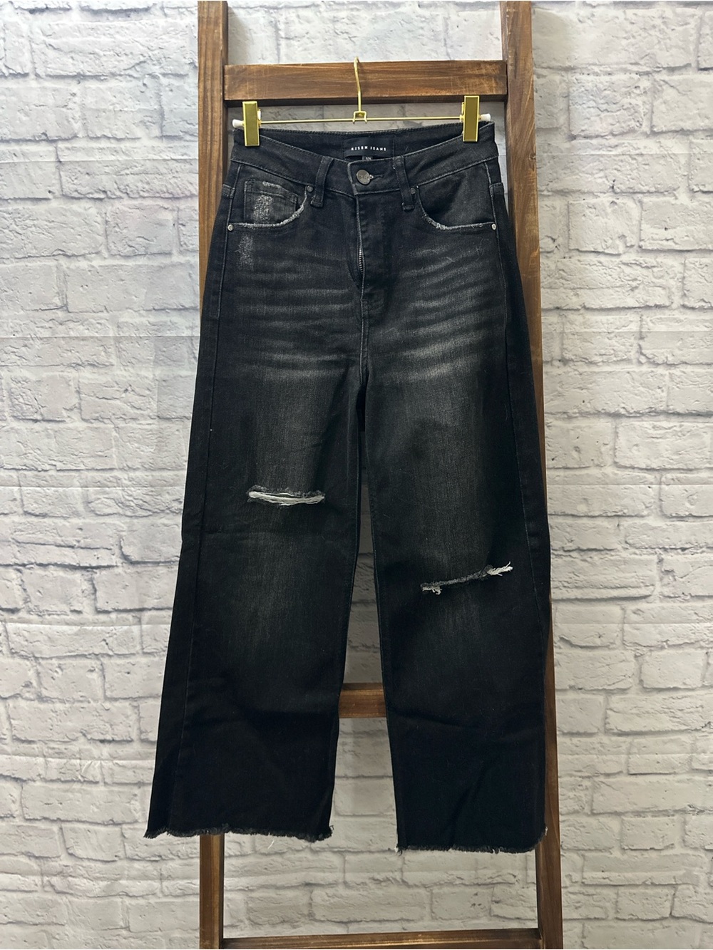 Wide-Leg Cropped Distressed Jeans - Black